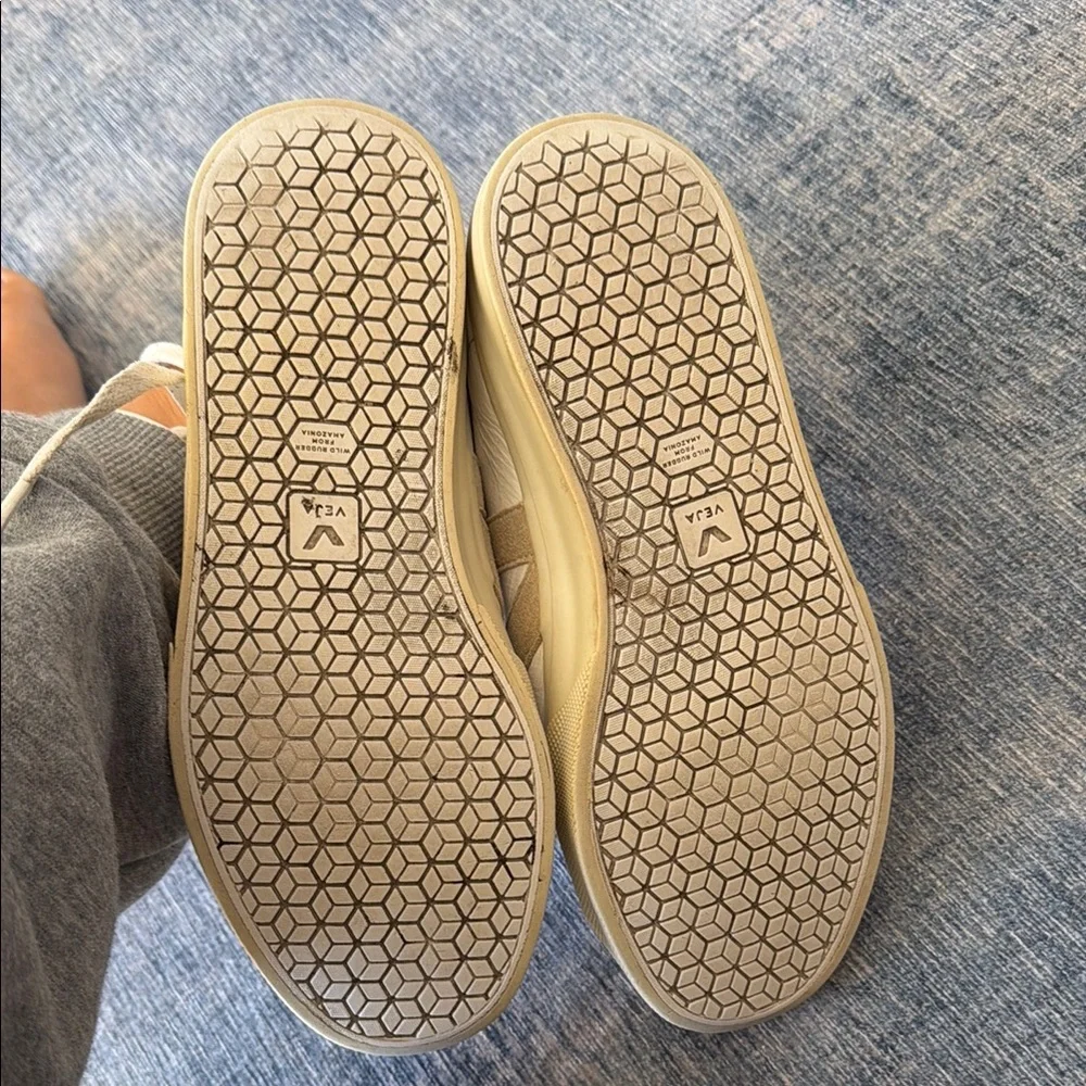 Veja Women's Cream and Tan Sneakers Size 8 - Picture 5 of 6